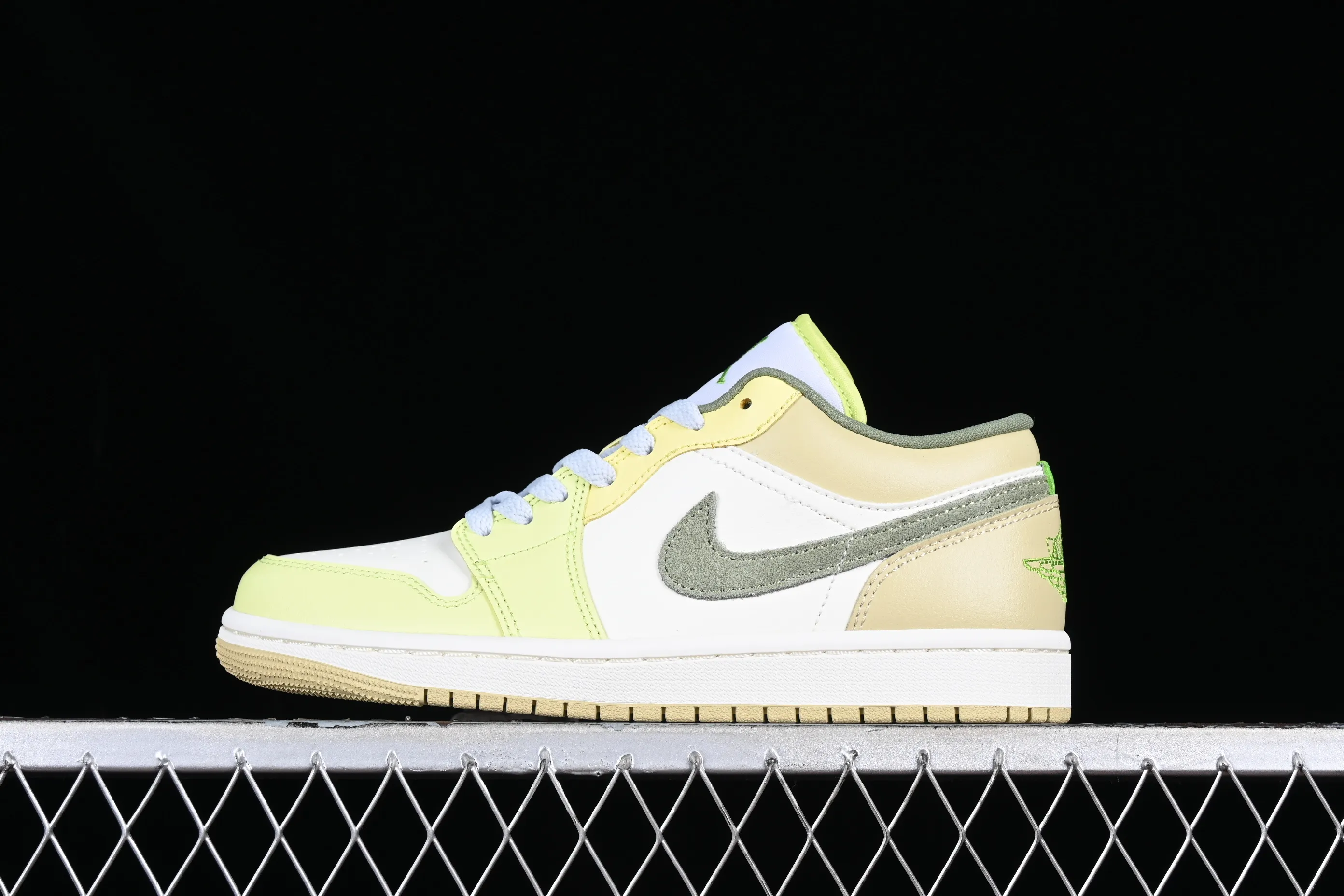 All categories Air Jordan Jordan series basketball shoes Air Jordan 1 Low G version pure original Air Jordan 1 Low AJ1 Joe 1 fresh white and green cultural low-top basketball shoes FD9906-131